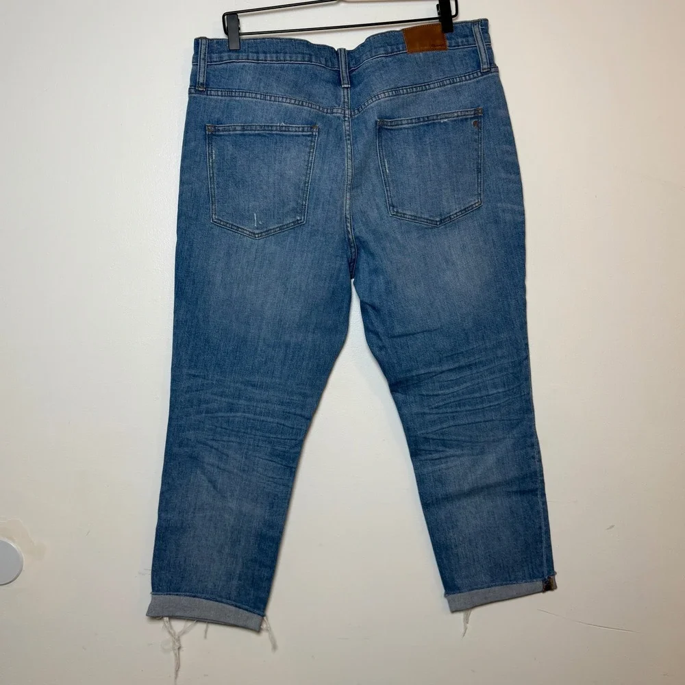 Madewell The Slim Boyjean Medium Wash Distressed Raw Hem Denim Jeans Size 32